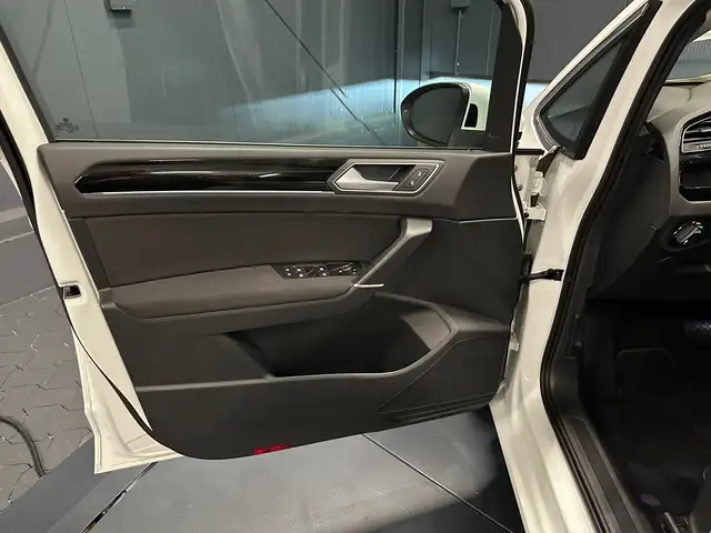 Volkswagen Touran view 14