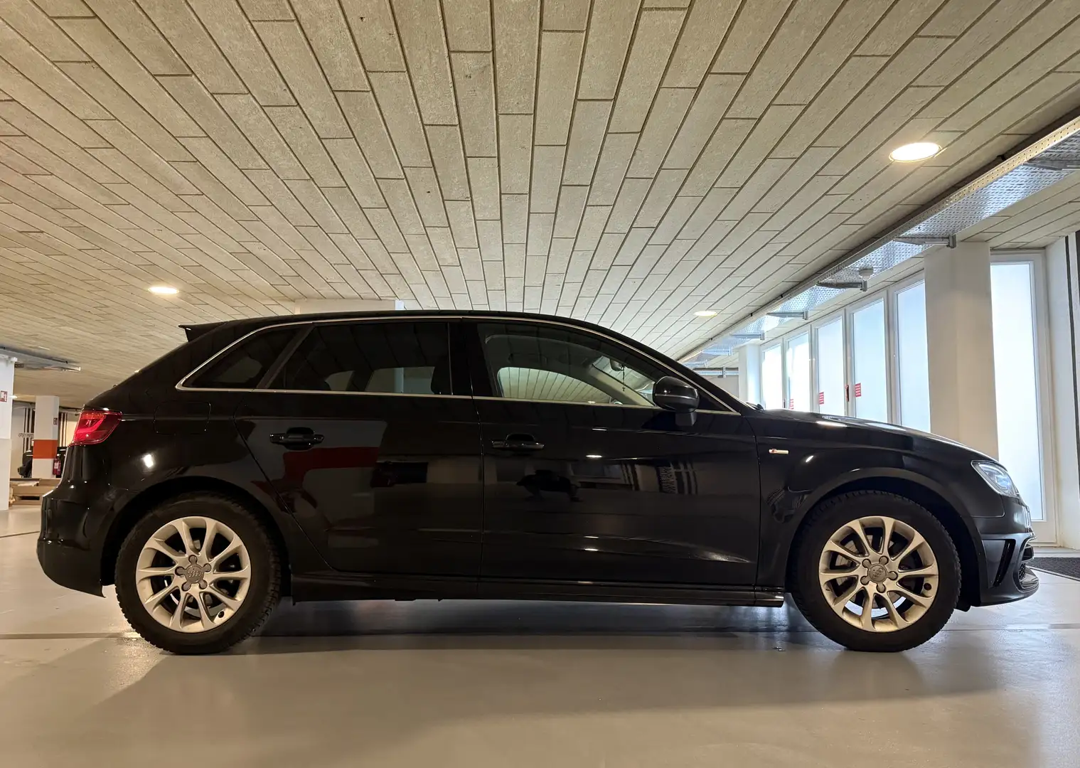 Audi A3 Sportback 1.6 tdi Ambiente 110cv E6 - 2
