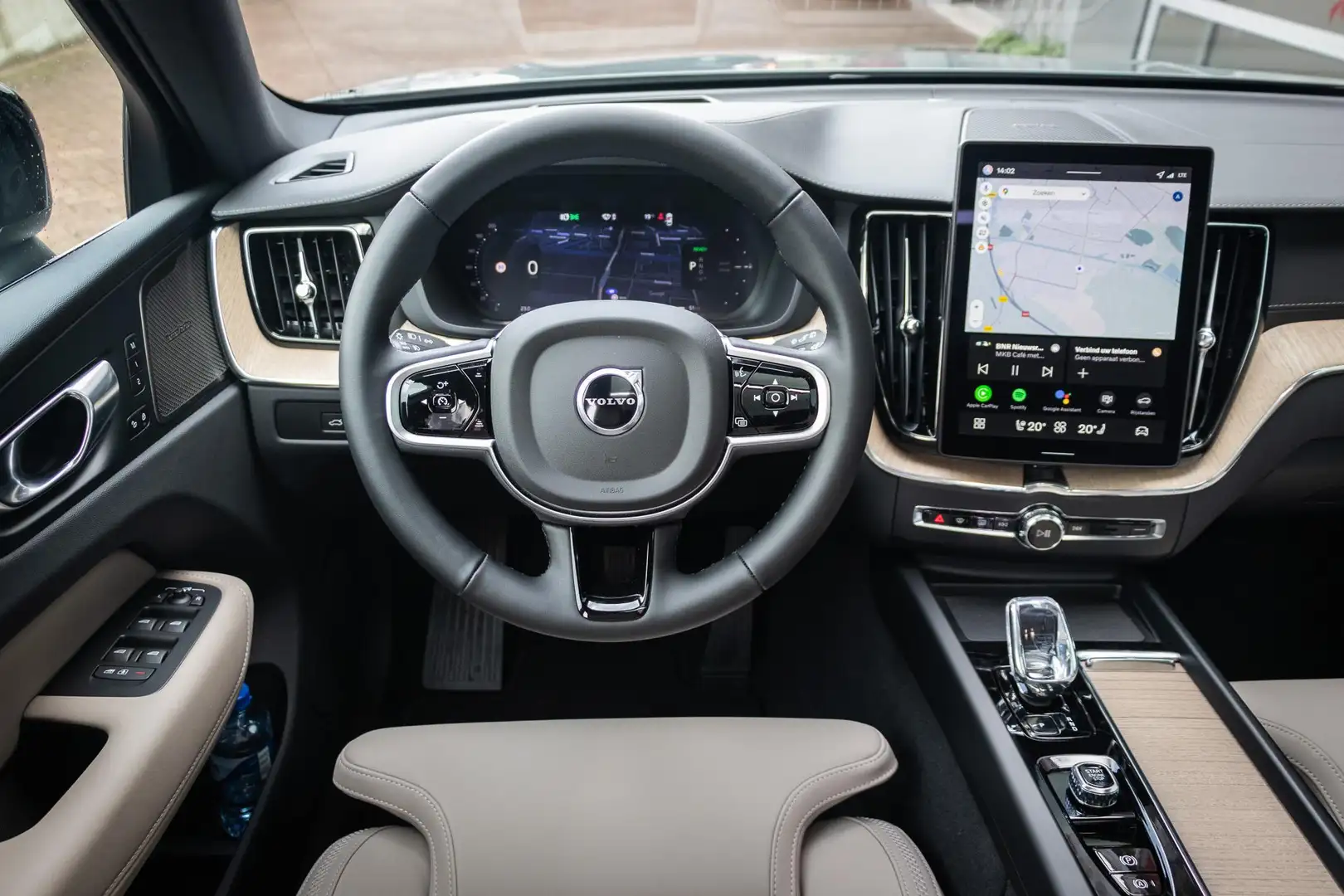 Volvo XC60 2.0 T6 Plug-in hybrid AWD Ultra Dark | Head-Up Dis Grau - 2