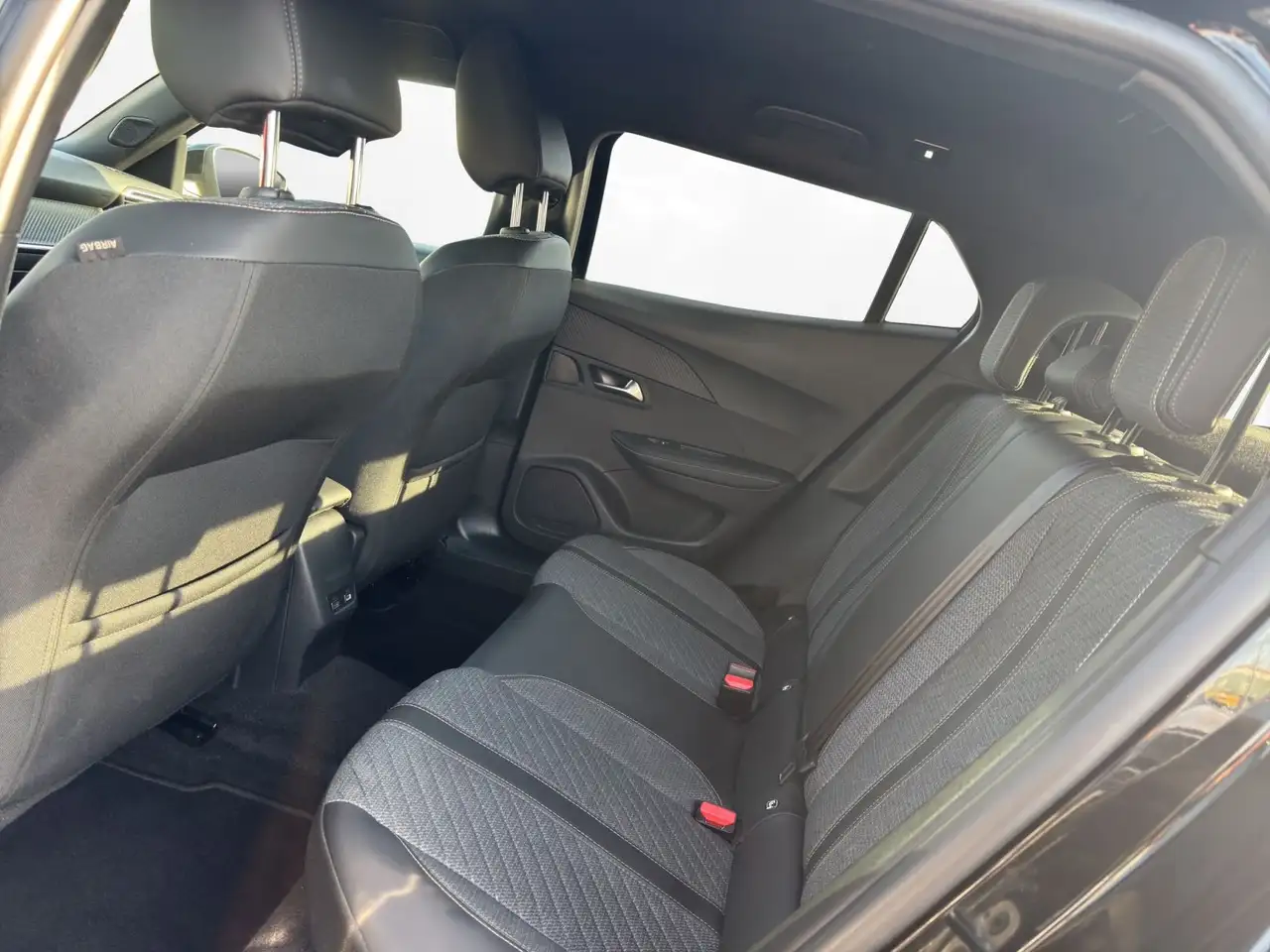 Peugeot 2008 Allure PT130 EAT8 Kamera vorne&hinten ACC P, миниатюра 10