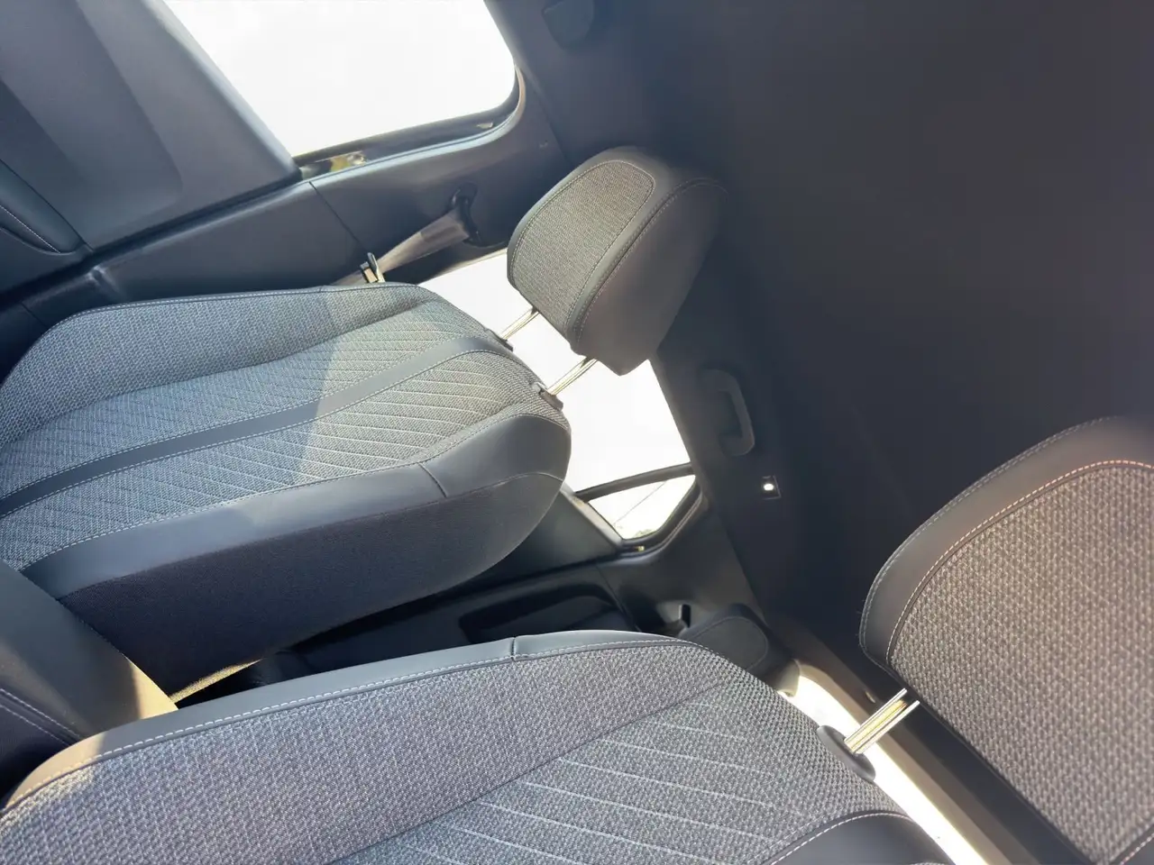 Peugeot 2008 Allure PT130 EAT8 Kamera vorne&hinten ACC P, миниатюра 13