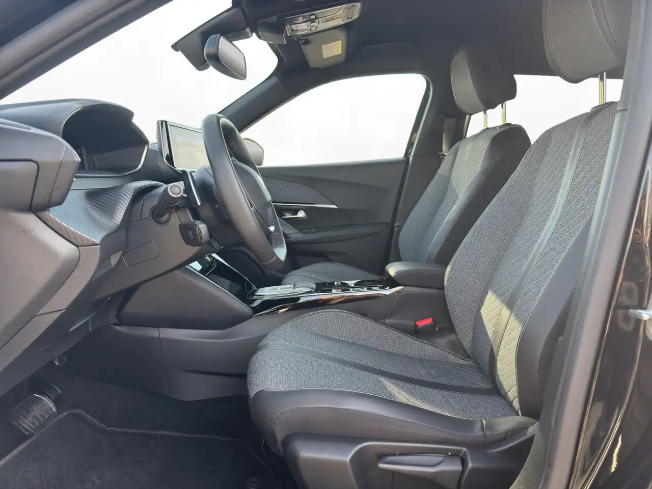 Peugeot 2008 Allure PT130 EAT8 Kamera vorne&hinten ACC P, миниатюра 9