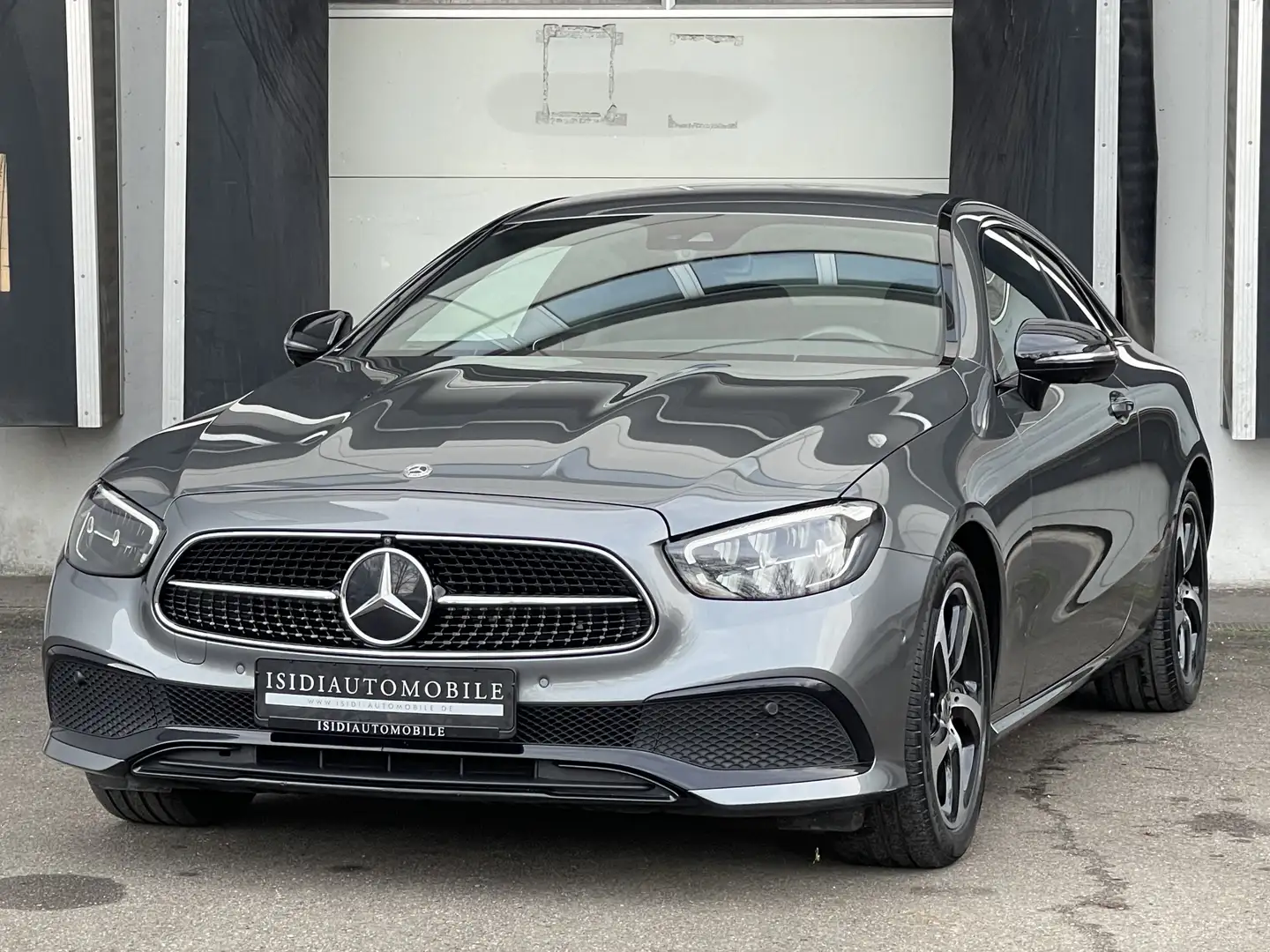 Mercedes-Benz E 200 Coupe Avantgarde Night LED MBUX Kamera360° siva - 1