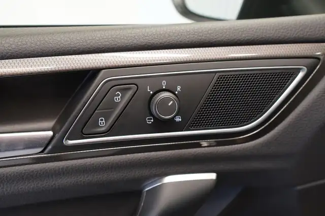 Volkswagen Golf Sportsvan view 15