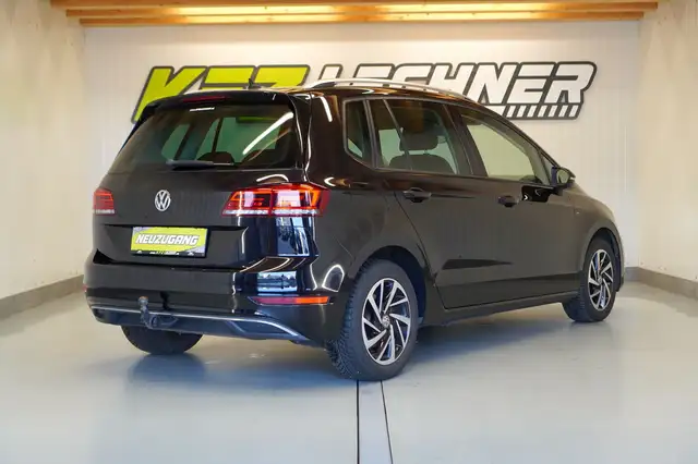 Volkswagen Golf Sportsvan view 4