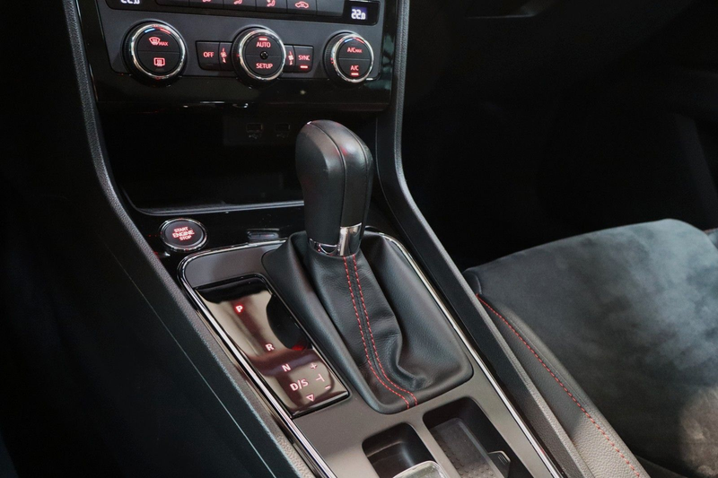 SEAT Leon FR ST 2,0 TDI DSG LED CarPlay ACC Kamera — photo 15