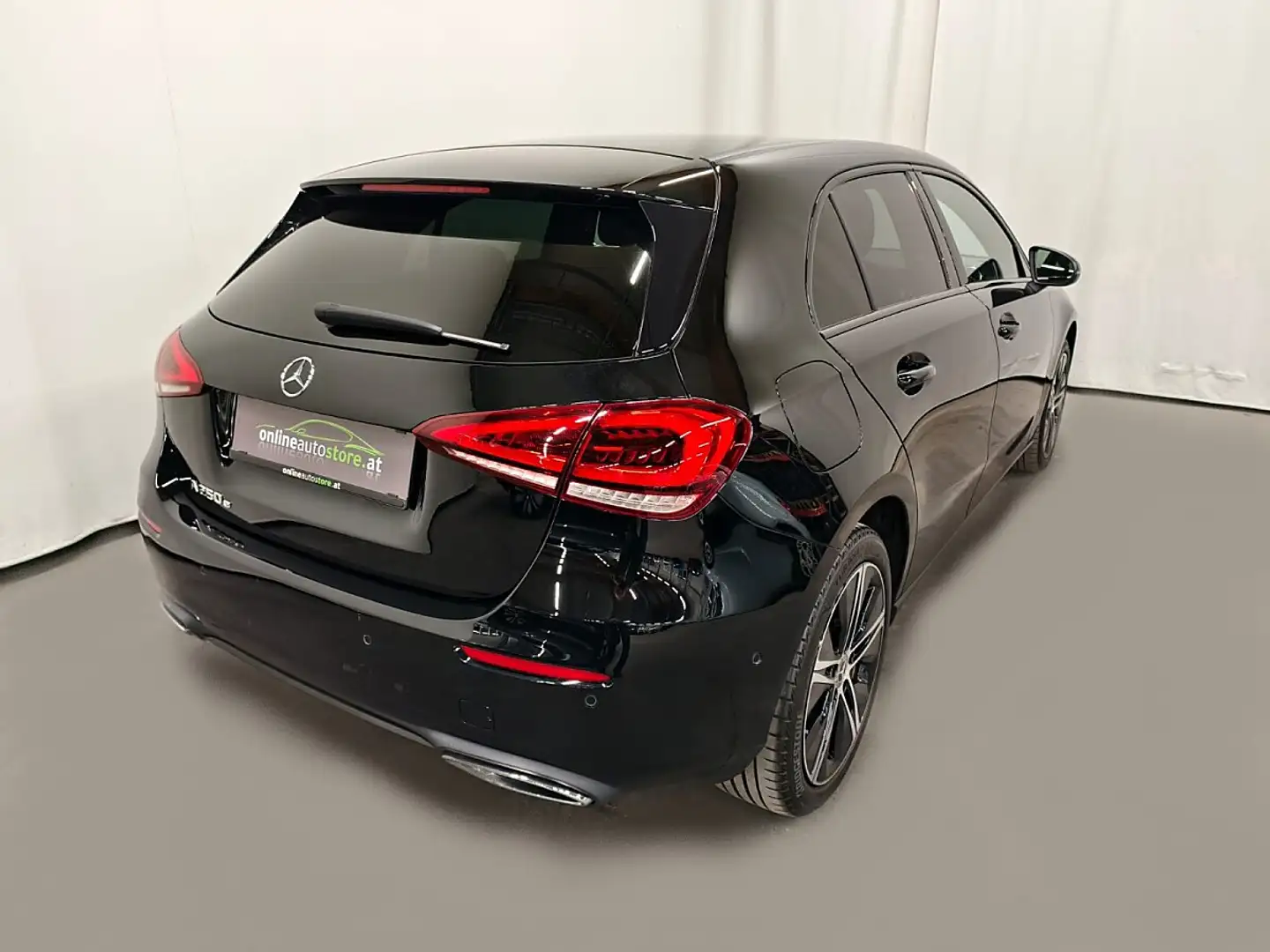 Mercedes-Benz A 250 e PHEV Aut. High-LED, Night-P, Leder Schwarz - 2