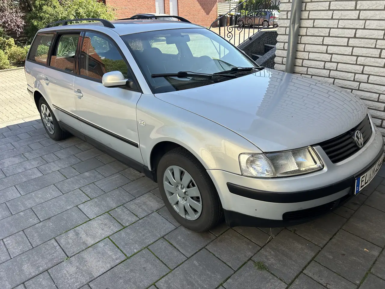 Volkswagen Passat Variant 1.6 TÜV 01/2027, foto 1