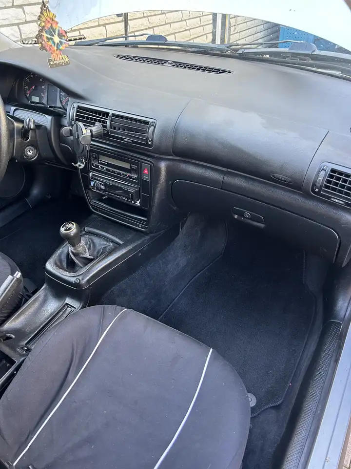 Volkswagen Passat Variant 1.6 TÜV 01/2027, foto 5