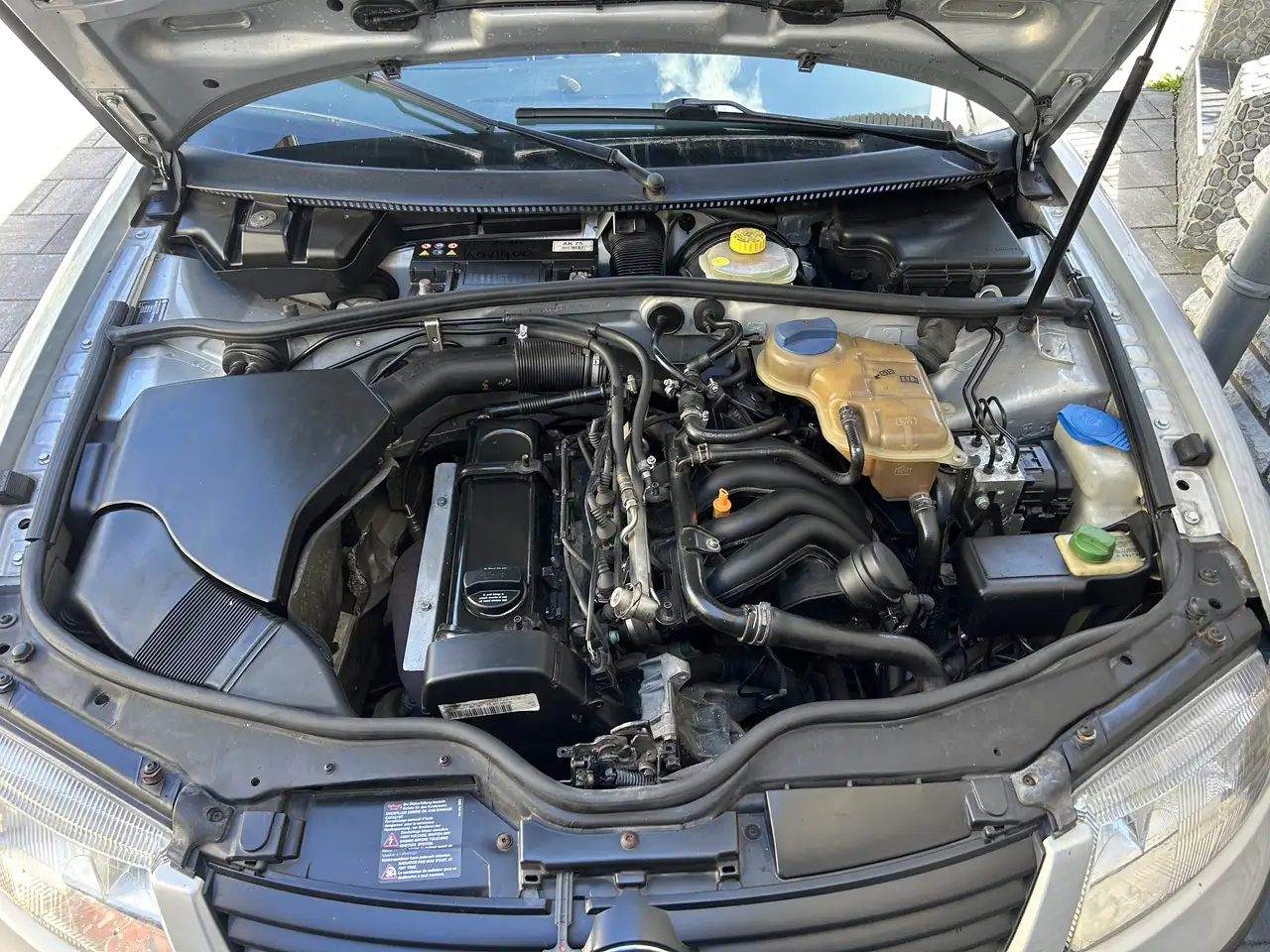 Volkswagen Passat Variant 1.6 TÜV 01/2027, foto 8