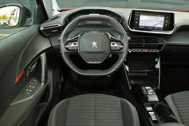 Peugeot E-2008 view 11
