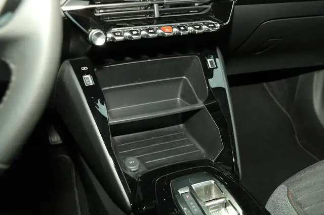 Peugeot E-2008 view 15