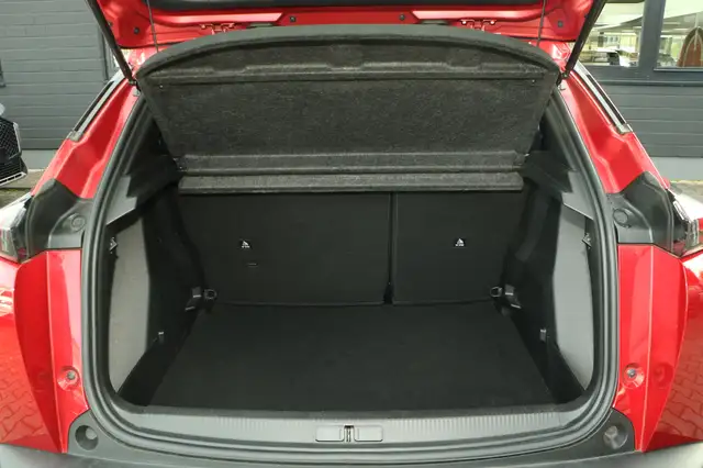 Peugeot E-2008 view 6