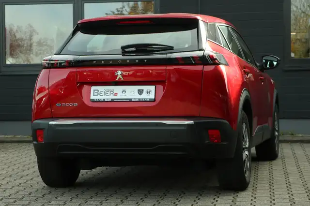Peugeot E-2008 view 3