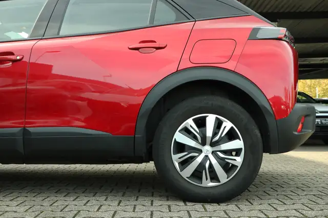 Peugeot E-2008 view 5
