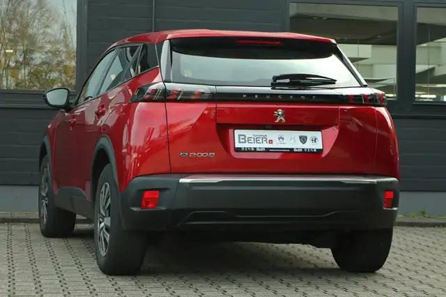 Peugeot E-2008 view 4