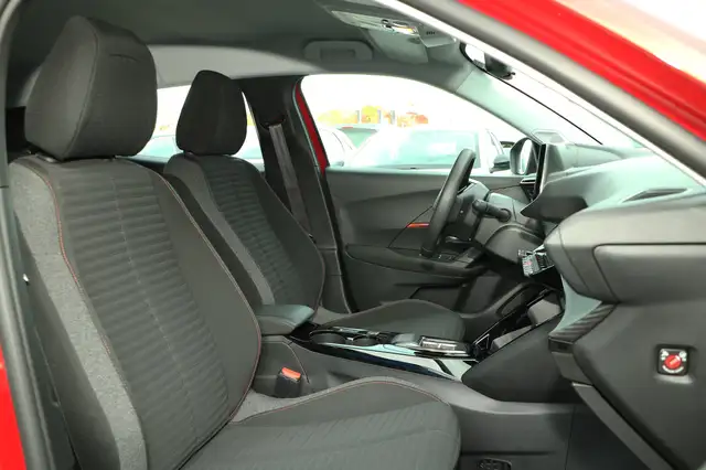 Peugeot E-2008 view 7