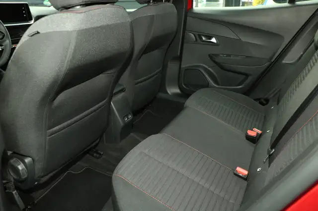 Peugeot E-2008 view 9