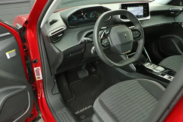 Peugeot E-2008 view 10