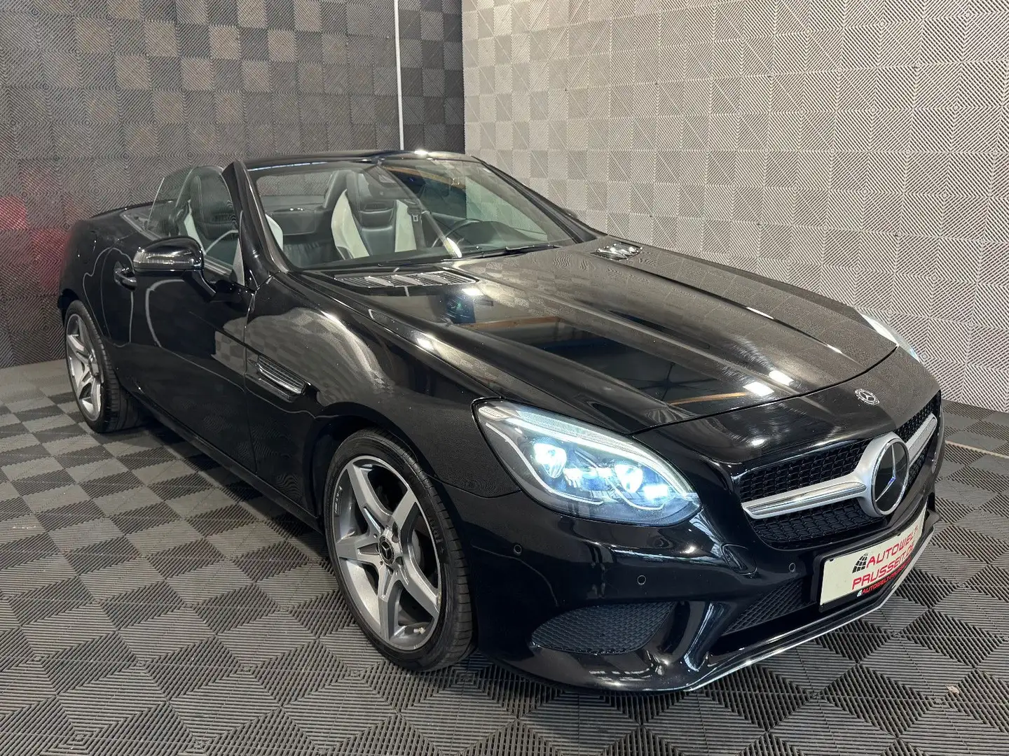Mercedes-Benz SLC 300 R.*AIRSCARF*LED-ACC-H&K-R.KAM-MEMO-NAPPA Schwarz - 1