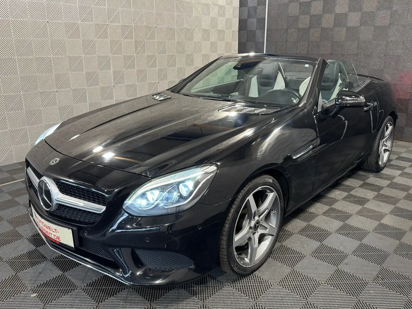 Mercedes-Benz SLC 300 R.*AIRSCARF*LED-ACC-H&K-R.KAM-MEMO-NAPPA Schwarz - 2