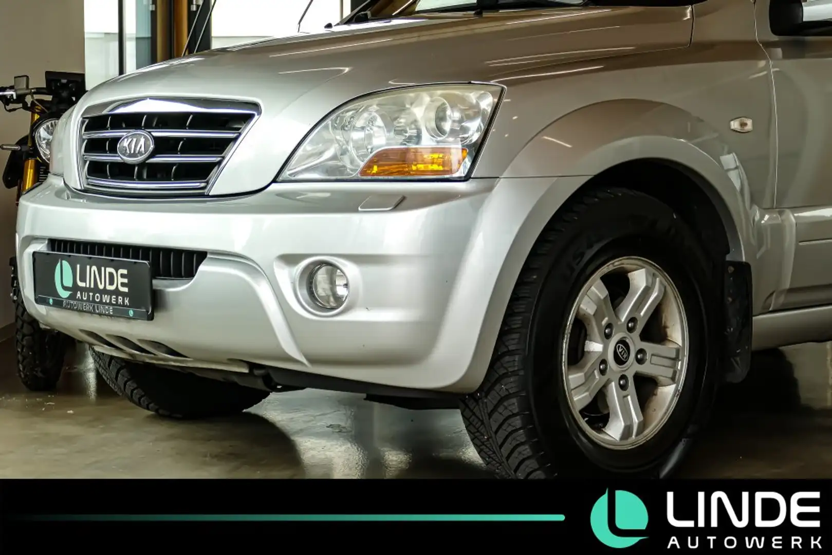 Kia Sorento 2.5 CRDi VGT | PDC | KLIMA | AHK | NAVI Plateado - 2