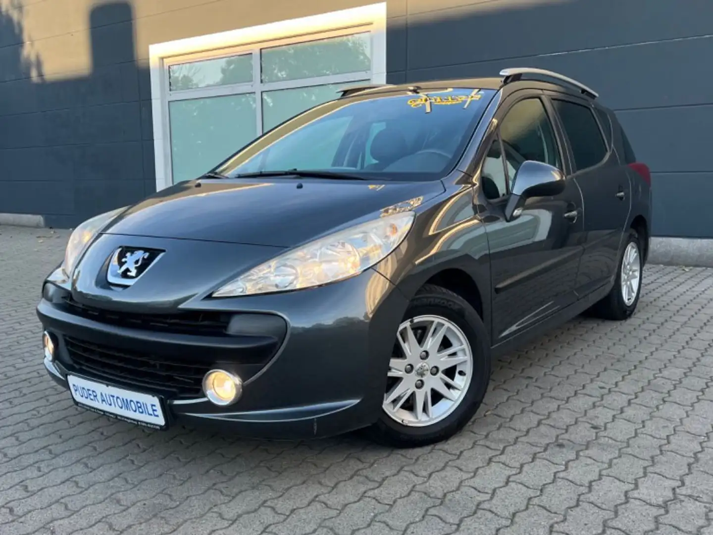 Peugeot 207 SW 1.4 Urban Move 90PS Klima 2.Hand Panorama Grau - 1