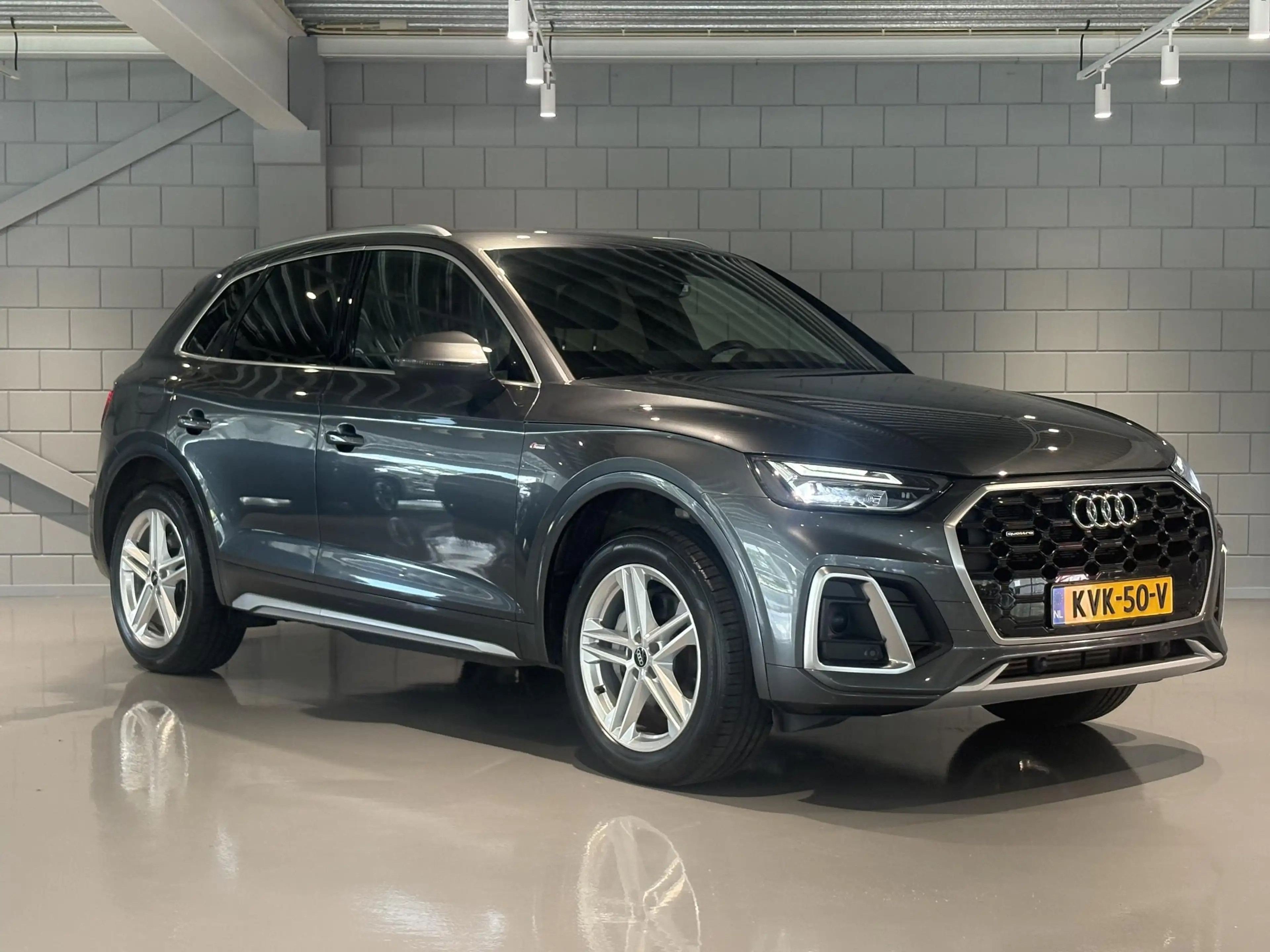 Audi Q5 50 TFSI e Pro Line — photo 2