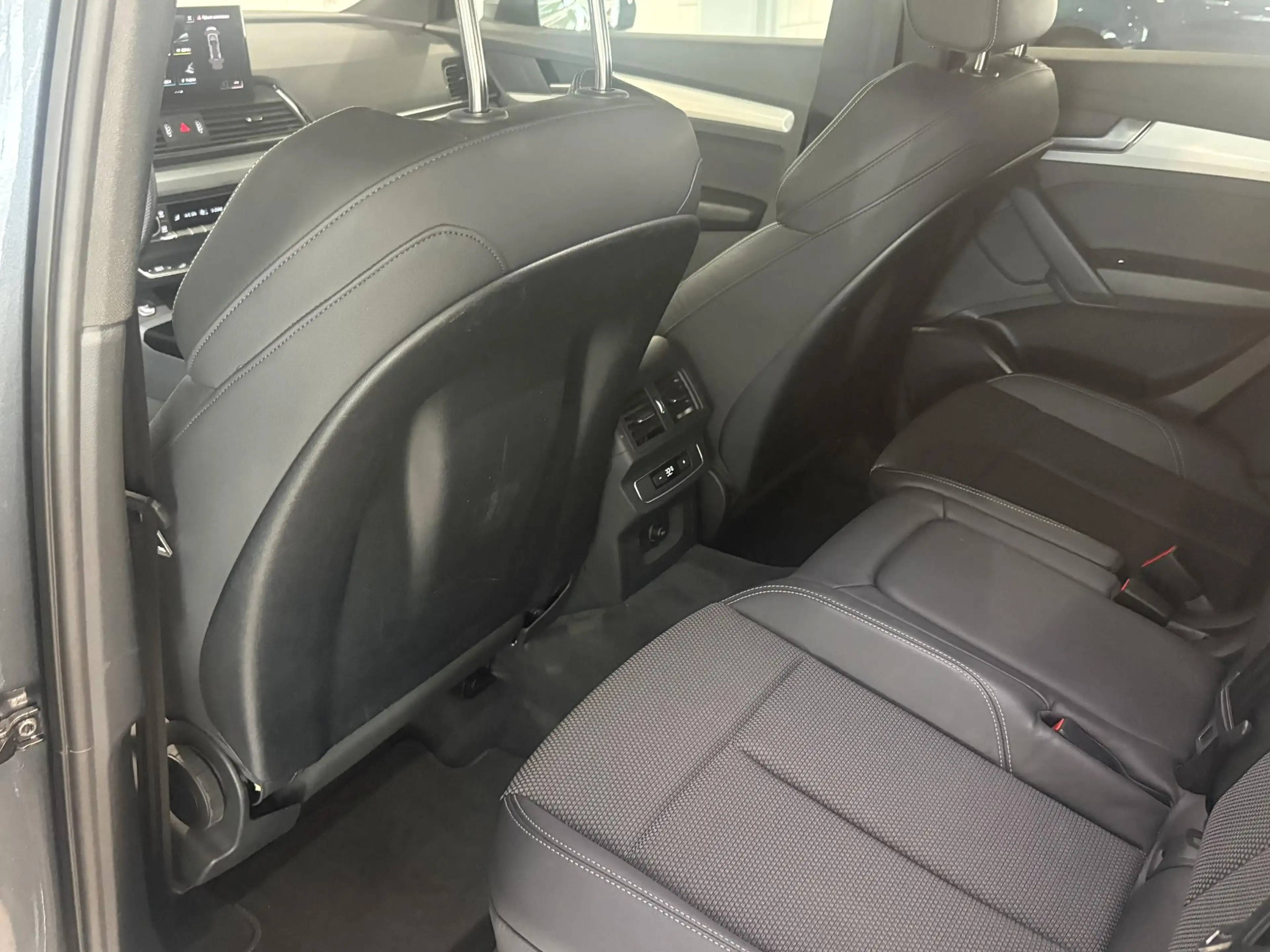 Audi Q5 50 TFSI e Pro Line — photo 10