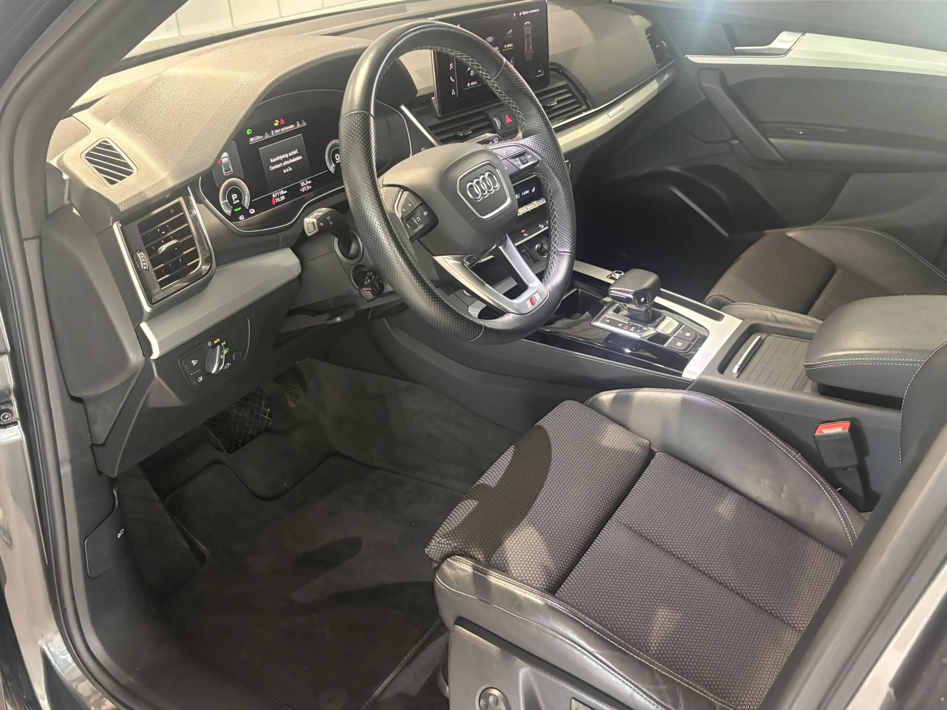 Audi Q5 50 TFSI e Pro Line — photo 12