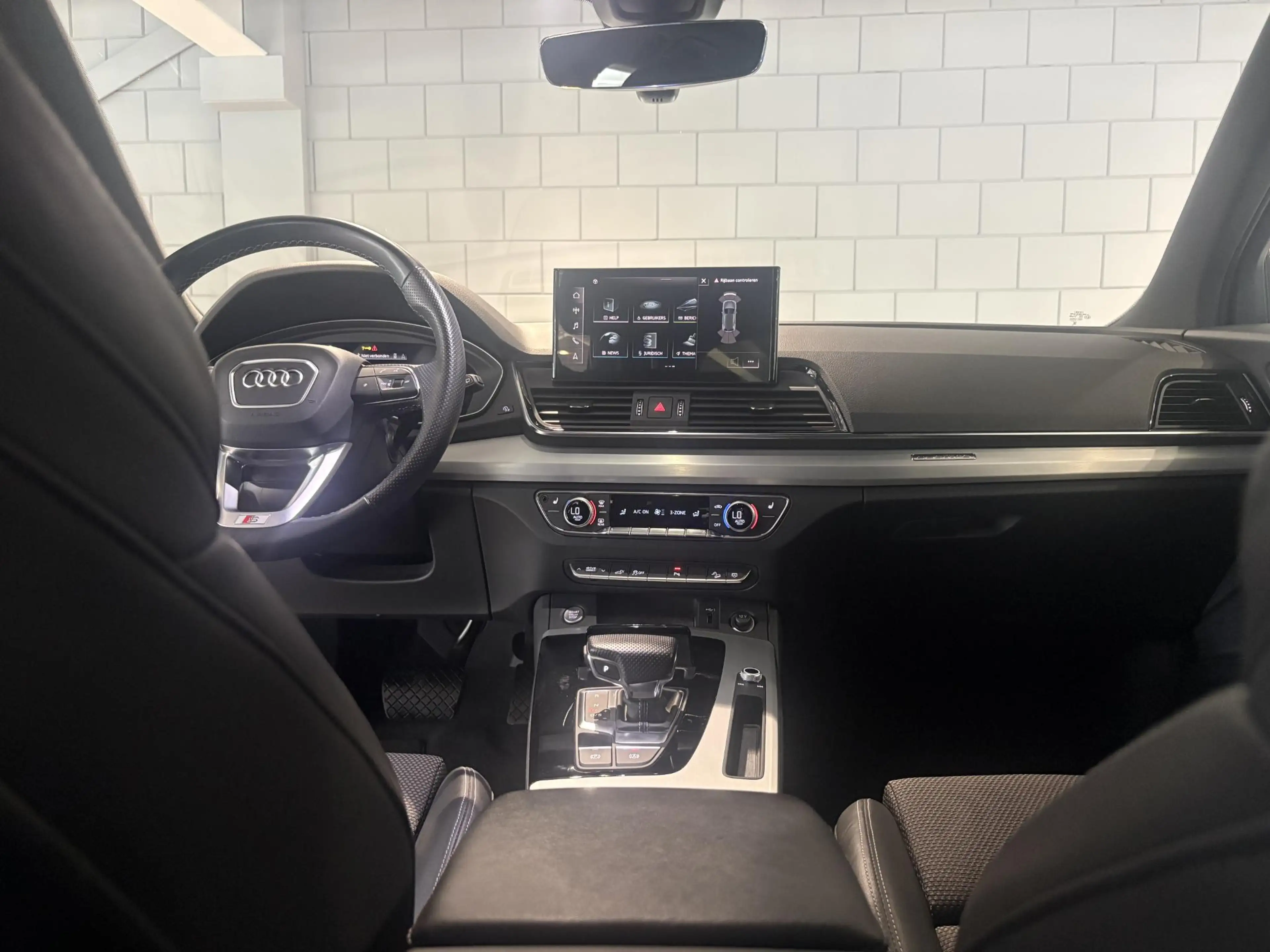 Audi Q5 50 TFSI e Pro Line — photo 11