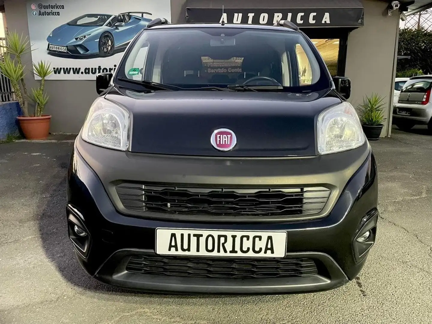 Fiat Qubo 1.4 77CV Lounge *TOUCH-SCREEN*PDC*UNICO PROPRIET. crna - 2