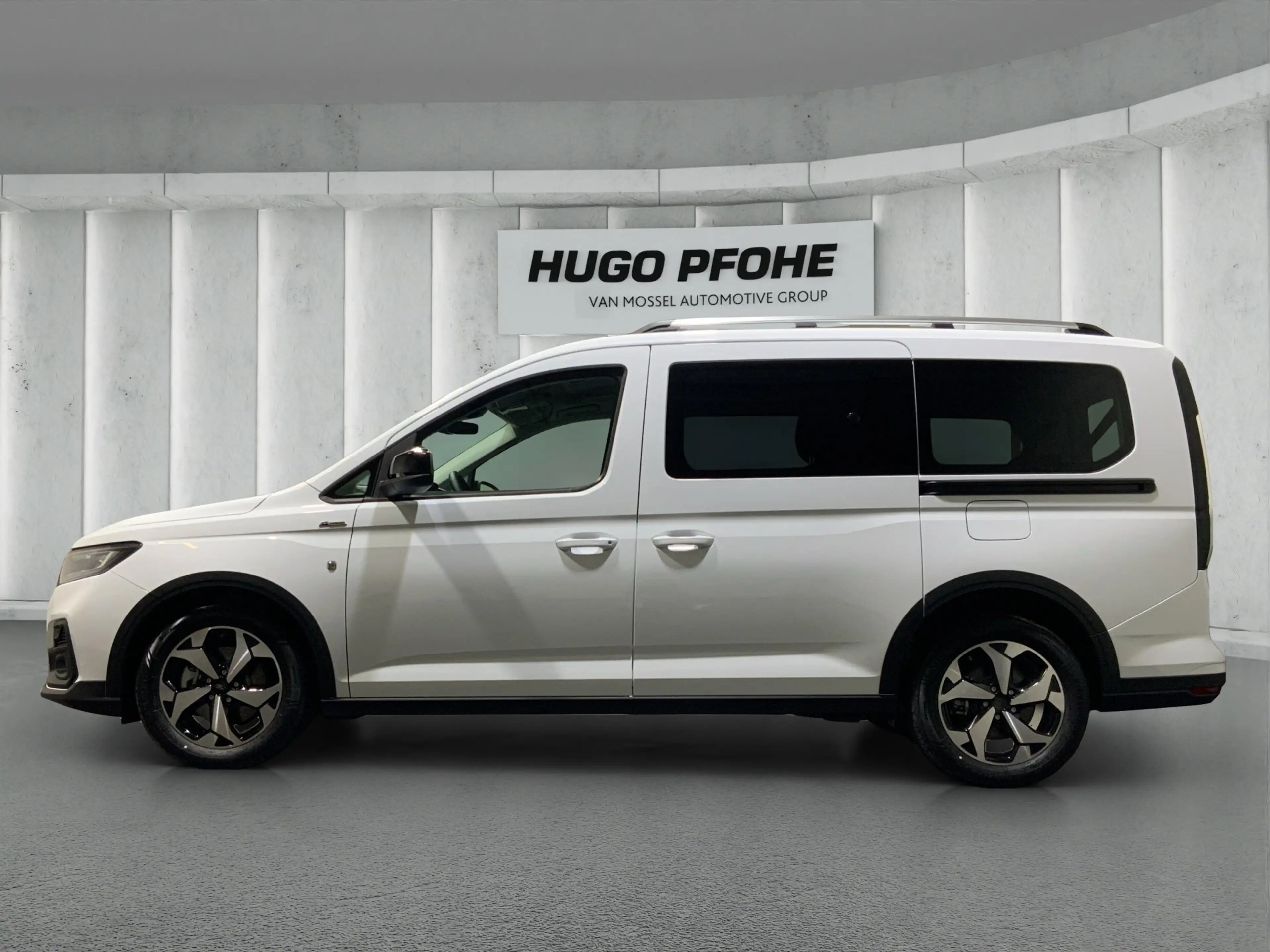 Ford Grand Tourneo Connect L2 Active 2.0 EcoBlue 90kW Automatik Hot D — photo 2