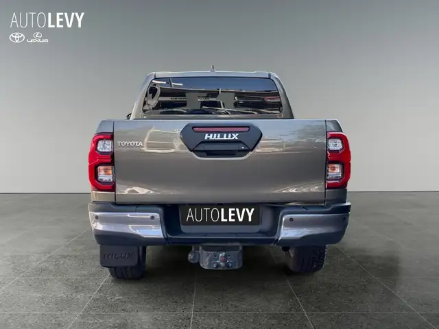 Toyota Hilux view 5