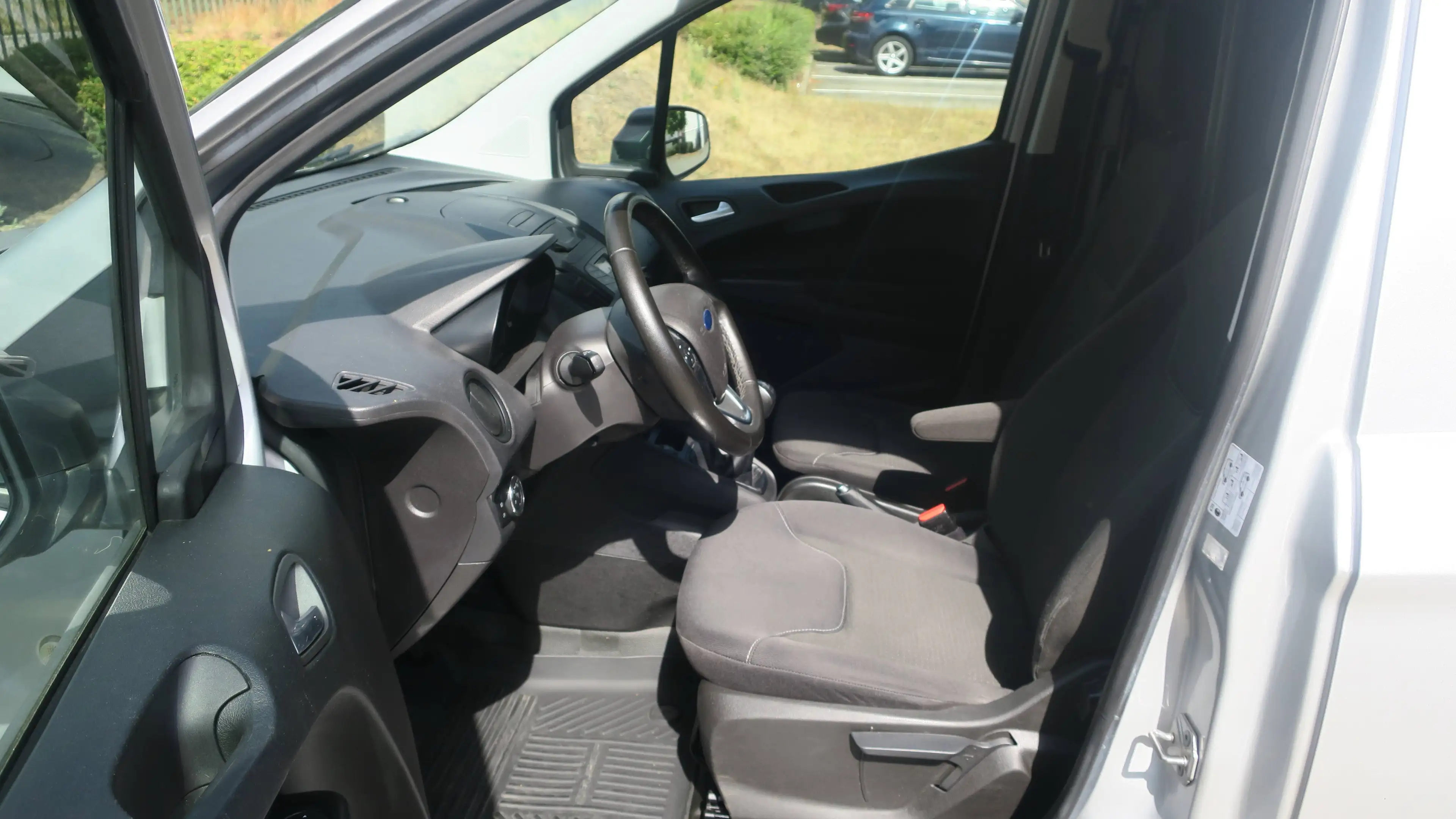 Ford Transit Courier 1.5 TDCi Ambiente (EU6.2) "Netto 8000euro" — photo 6