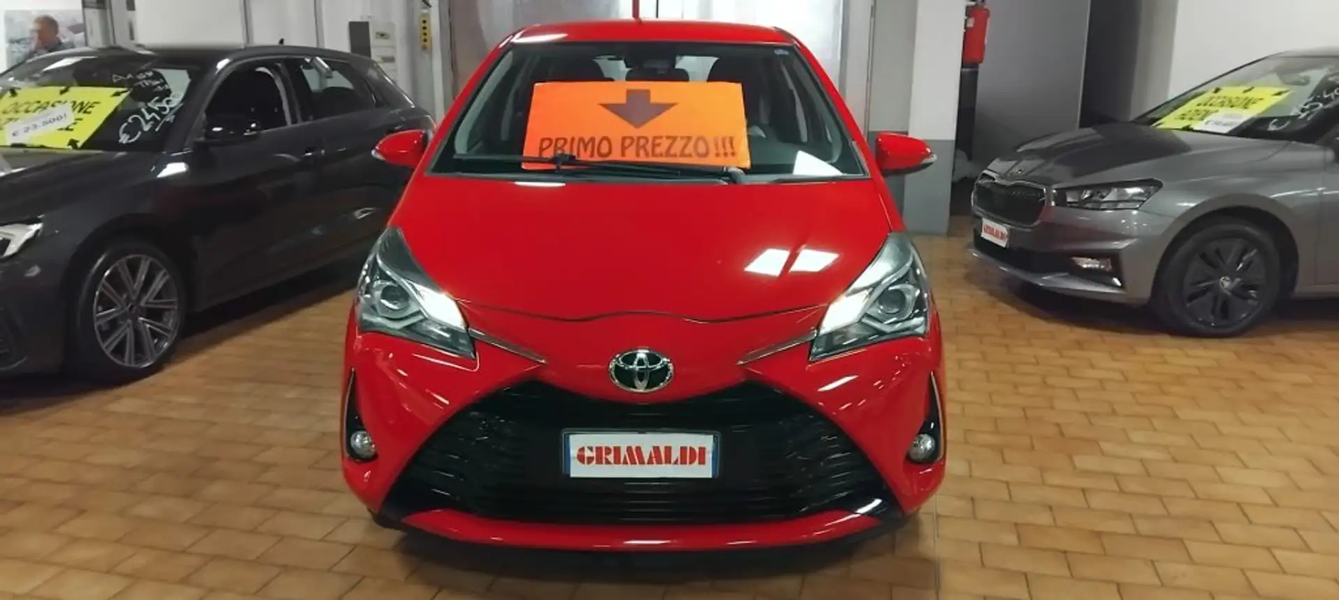 Toyota Yaris 1.0 72 CV 5 porte Active Rosso - 1