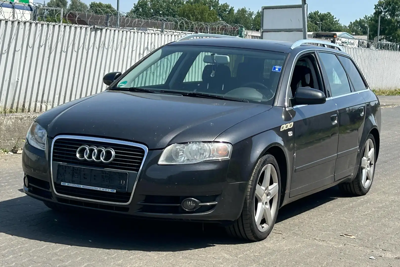 Audi A4 Avant 2.0 TDI DPF Navigation Grau - 2