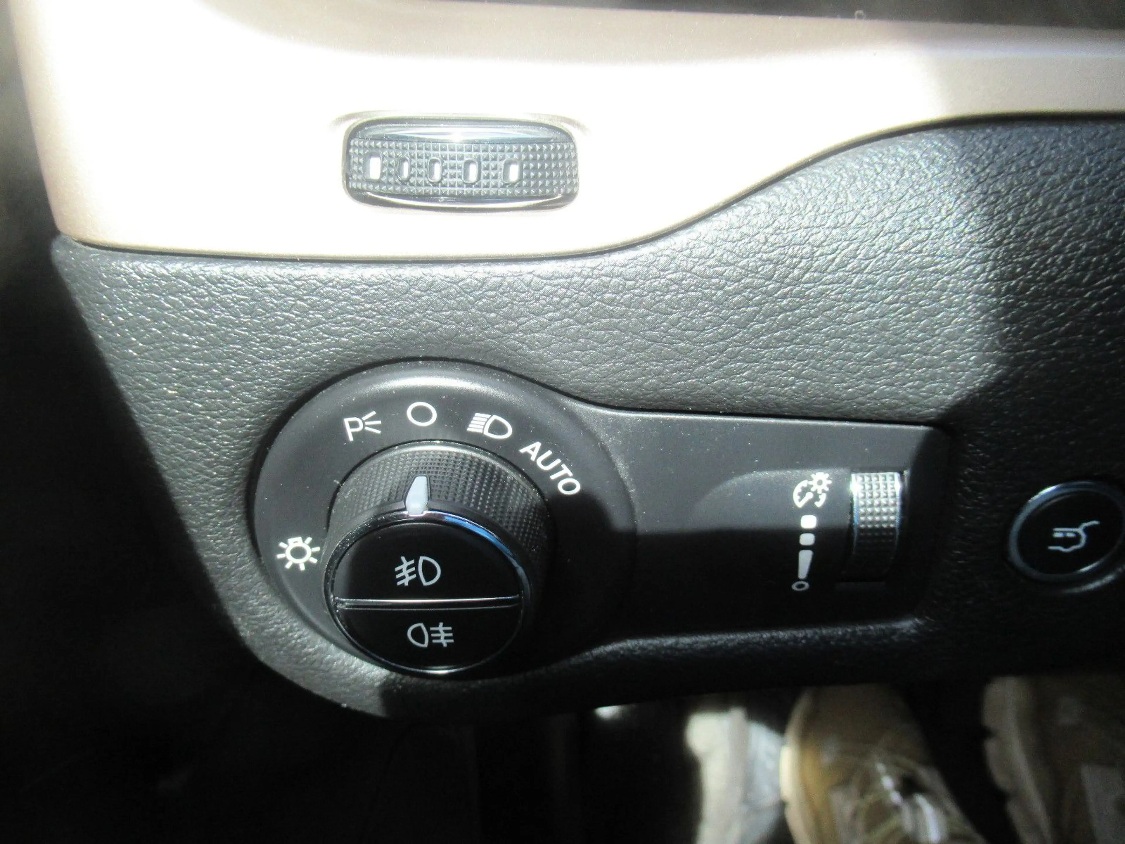 Jeep Cherokee Limited 4WD XENON19ZOLL NAVI KAMERA AHK — photo 9