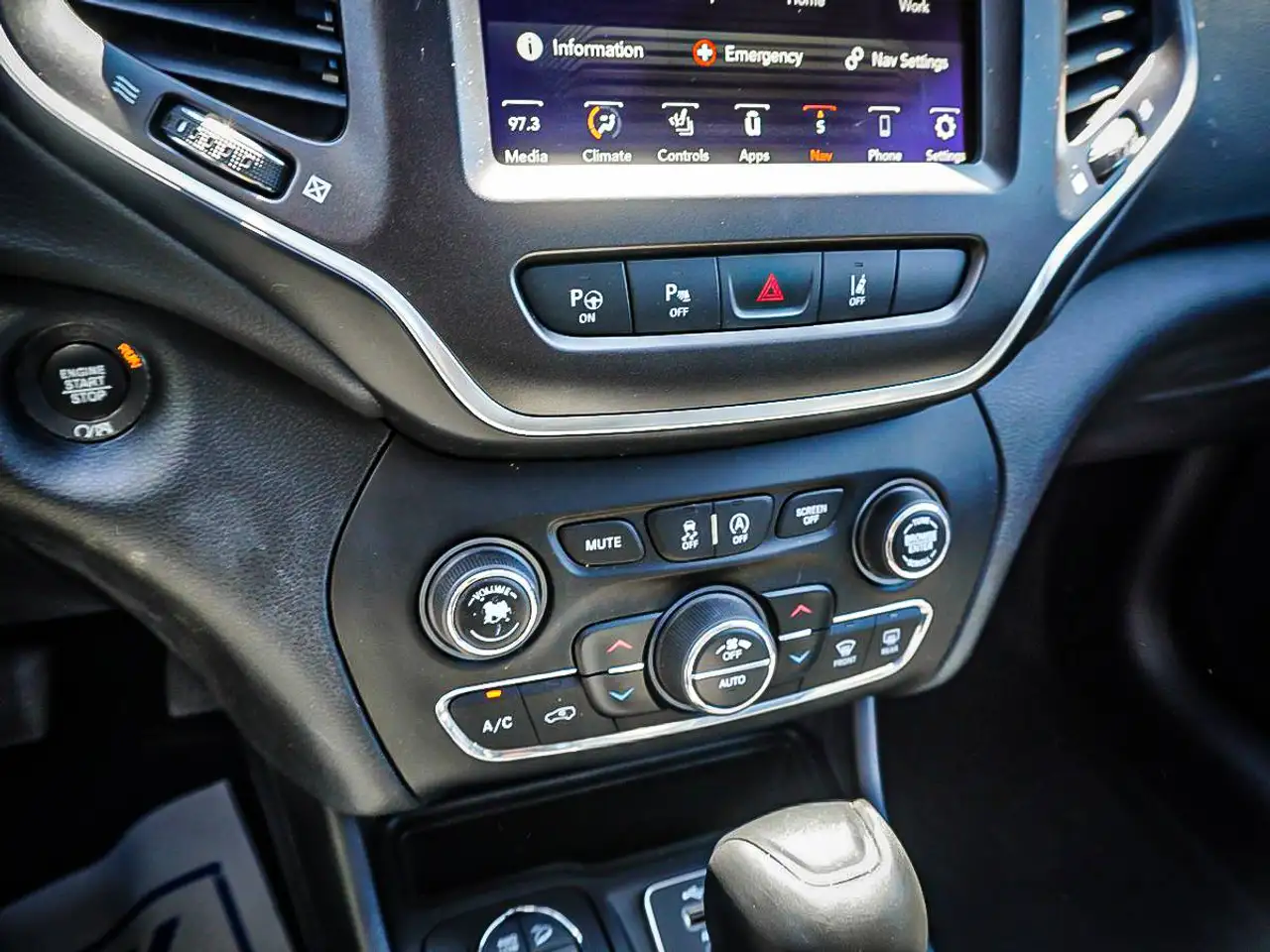Jeep Cherokee снимка Jeep Cherokee
