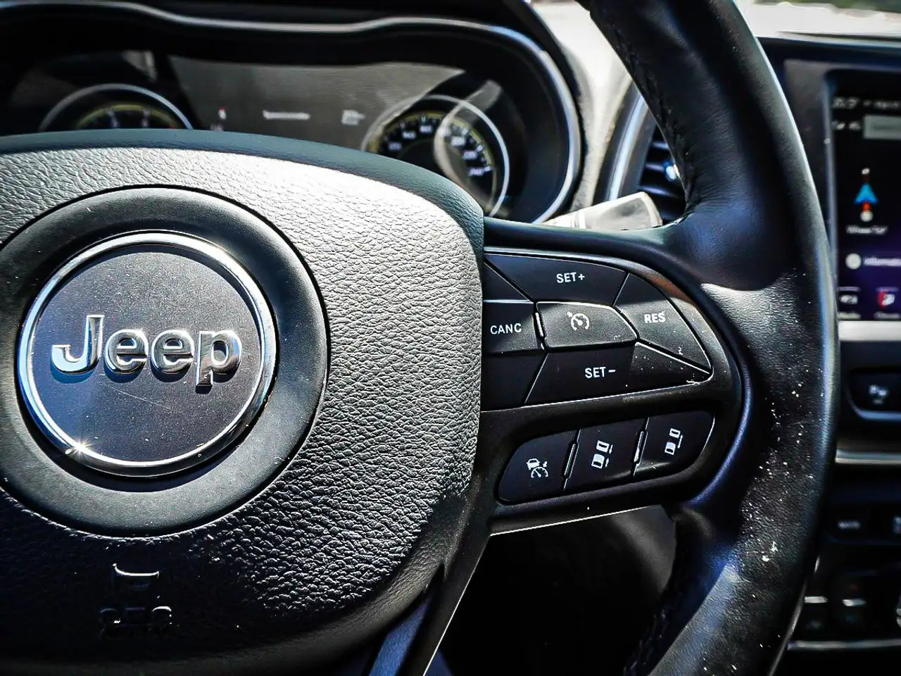 Jeep Cherokee снимка Jeep Cherokee