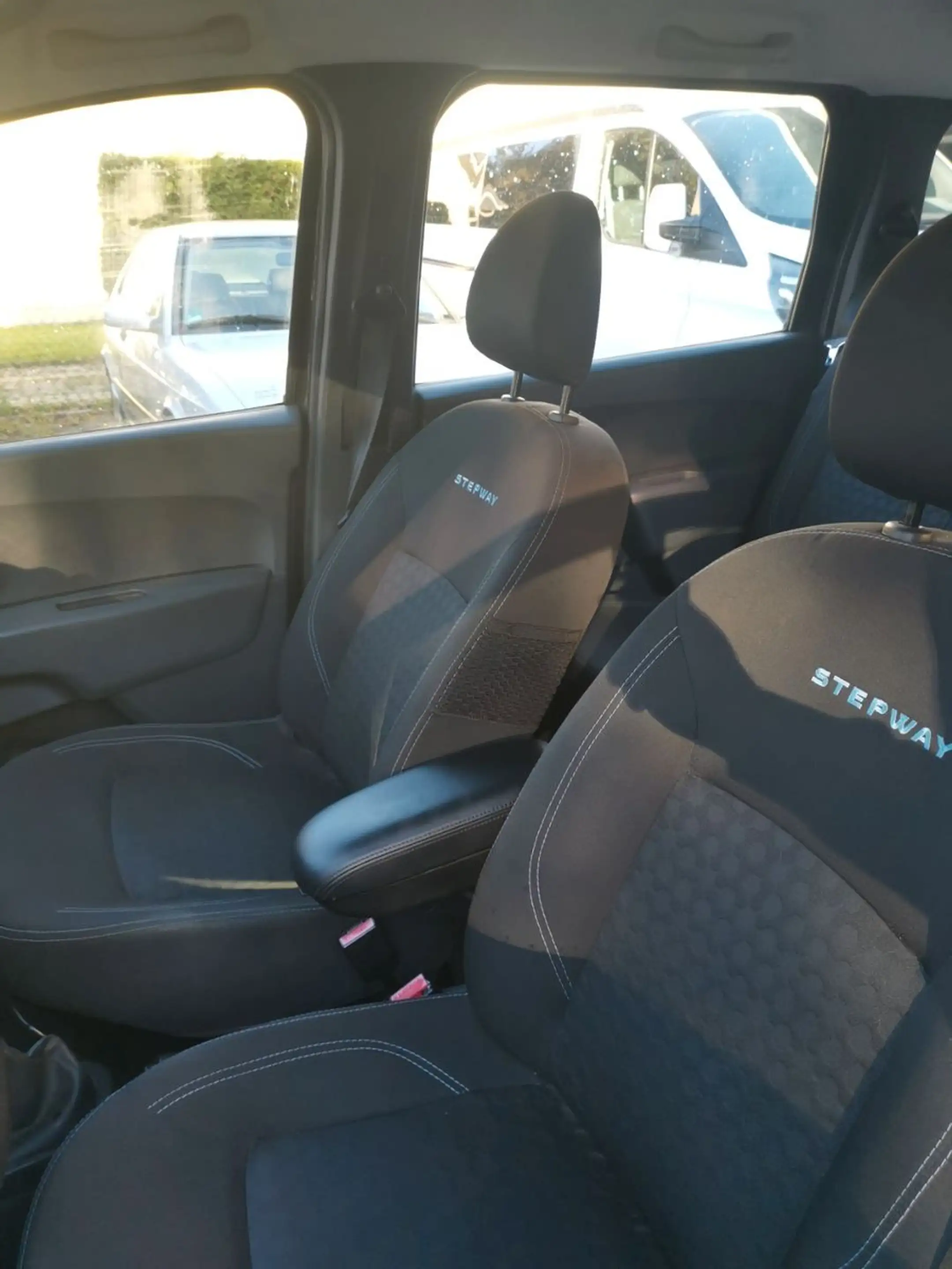 Dacia Lodgy Stepway 1.3 TÜV Navi Tempomat — photo 11