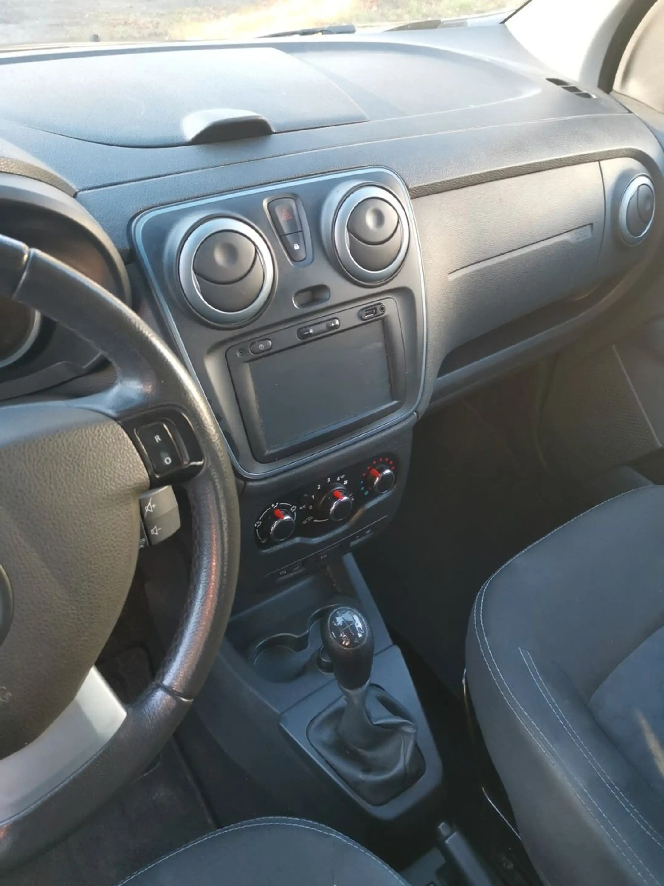 Dacia Lodgy Stepway 1.3 TÜV Navi Tempomat — photo 10
