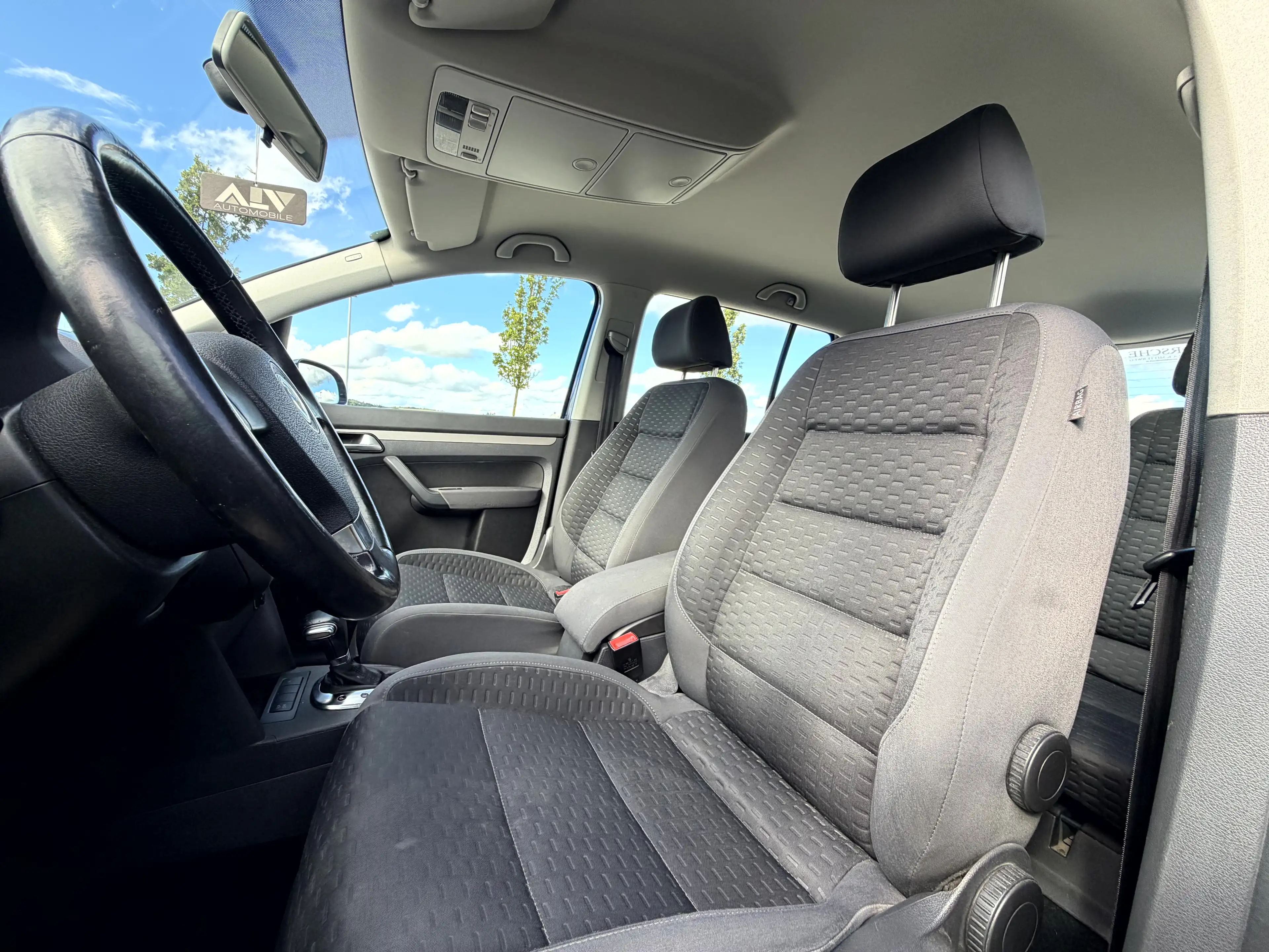 Volkswagen Touran Trendline 2,0 TDI DSG Automatik Xenon 1.Besitz! — photo 9