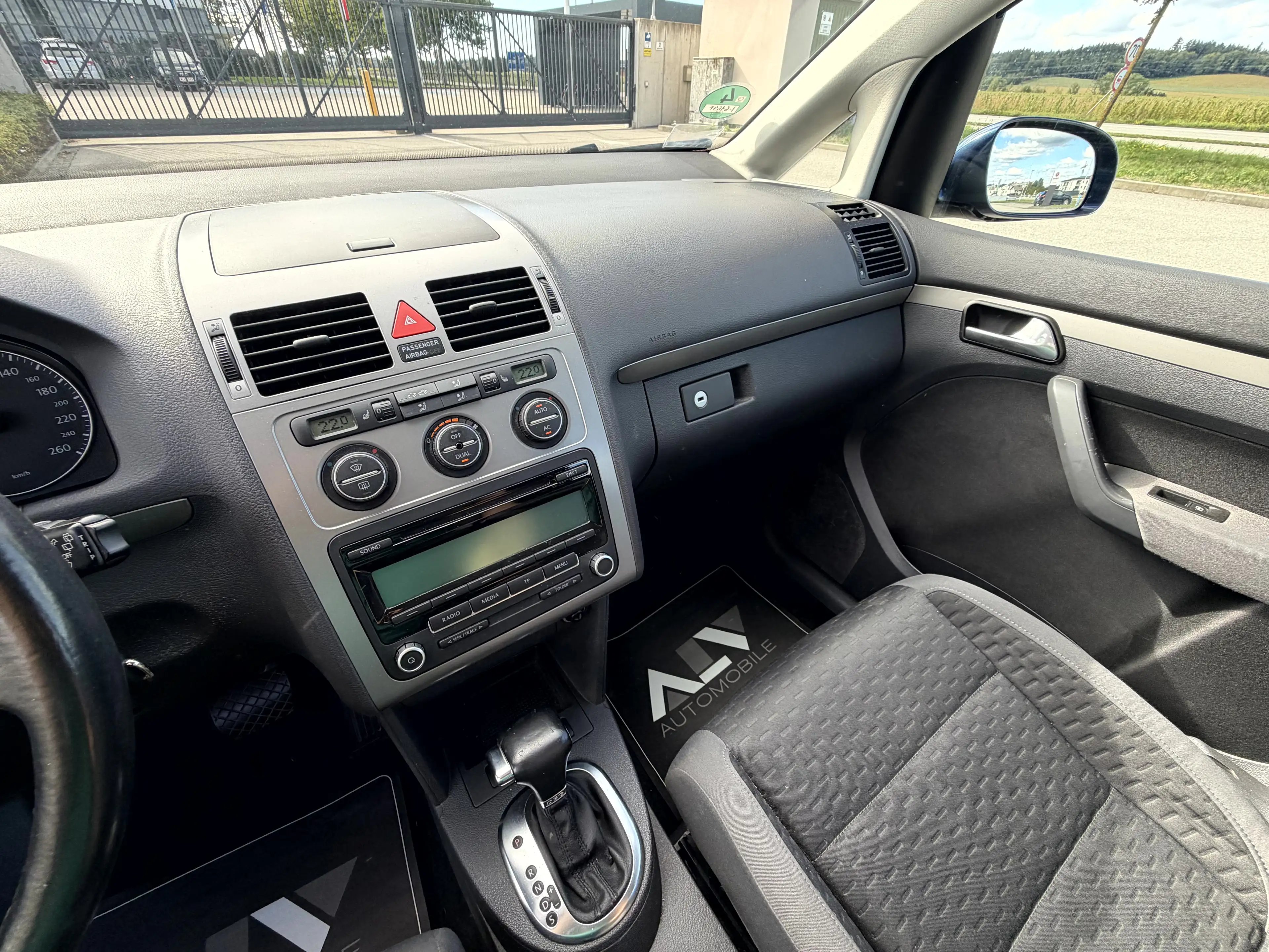 Volkswagen Touran Trendline 2,0 TDI DSG Automatik Xenon 1.Besitz! — photo 14