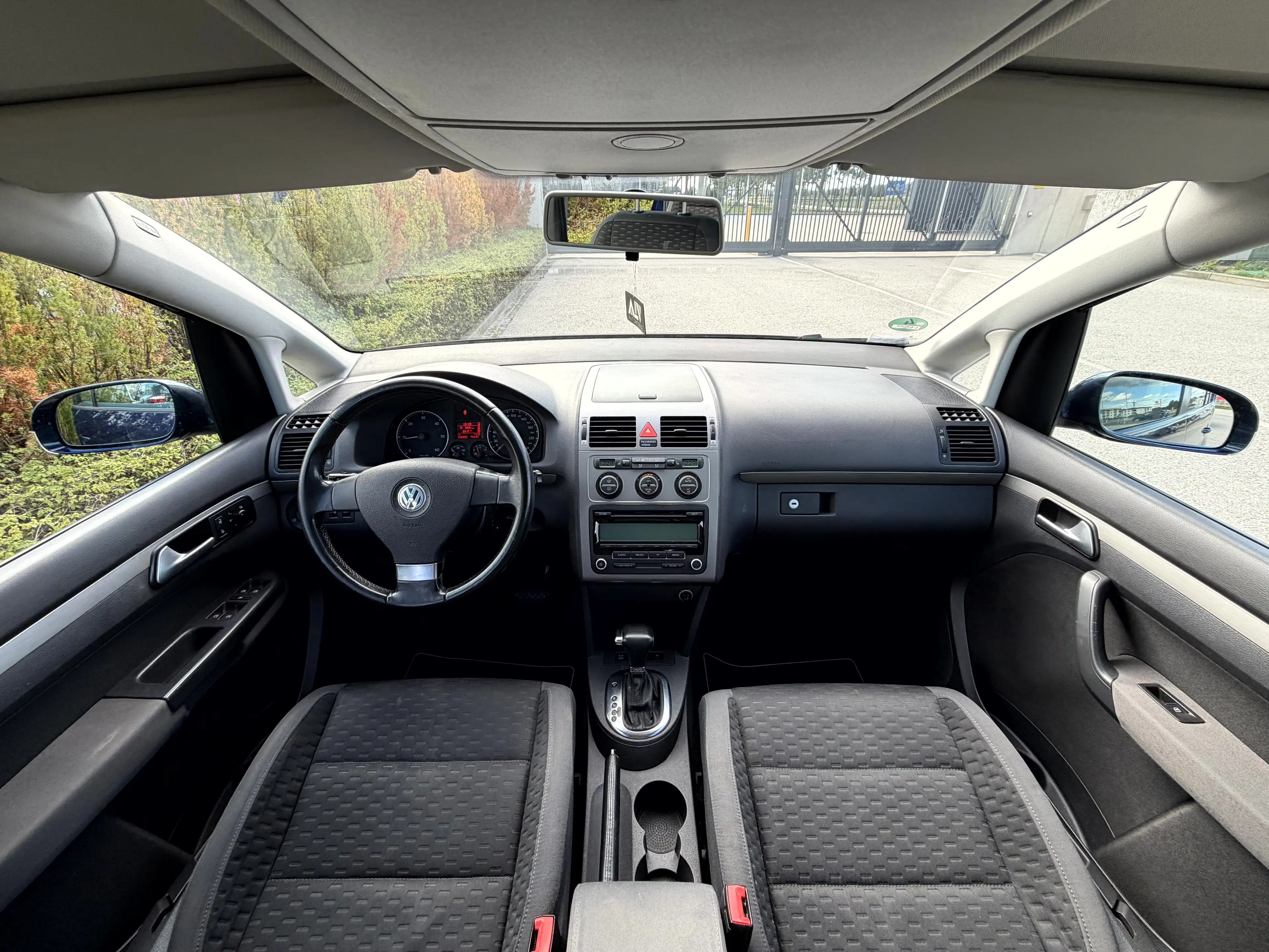 Volkswagen Touran Trendline 2,0 TDI DSG Automatik Xenon 1.Besitz! — photo 8