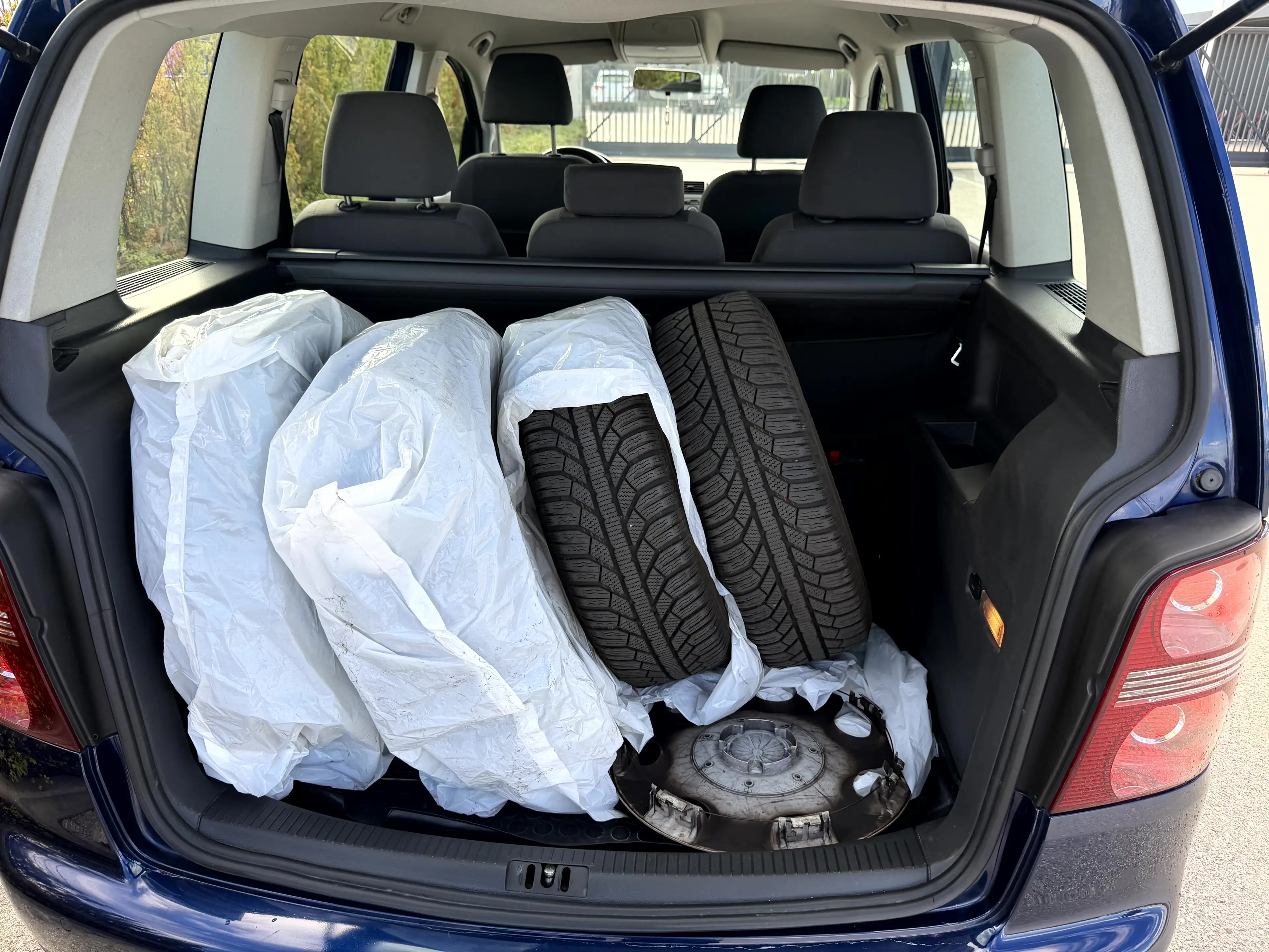 Volkswagen Touran Trendline 2,0 TDI DSG Automatik Xenon 1.Besitz! — photo 11