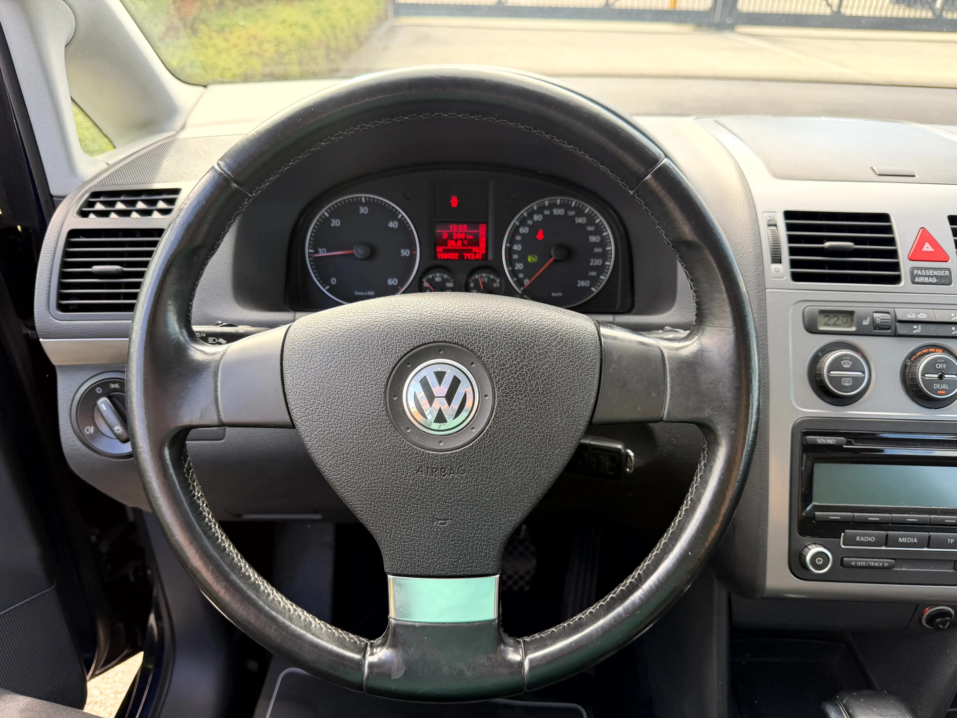 Volkswagen Touran Trendline 2,0 TDI DSG Automatik Xenon 1.Besitz! — photo 15