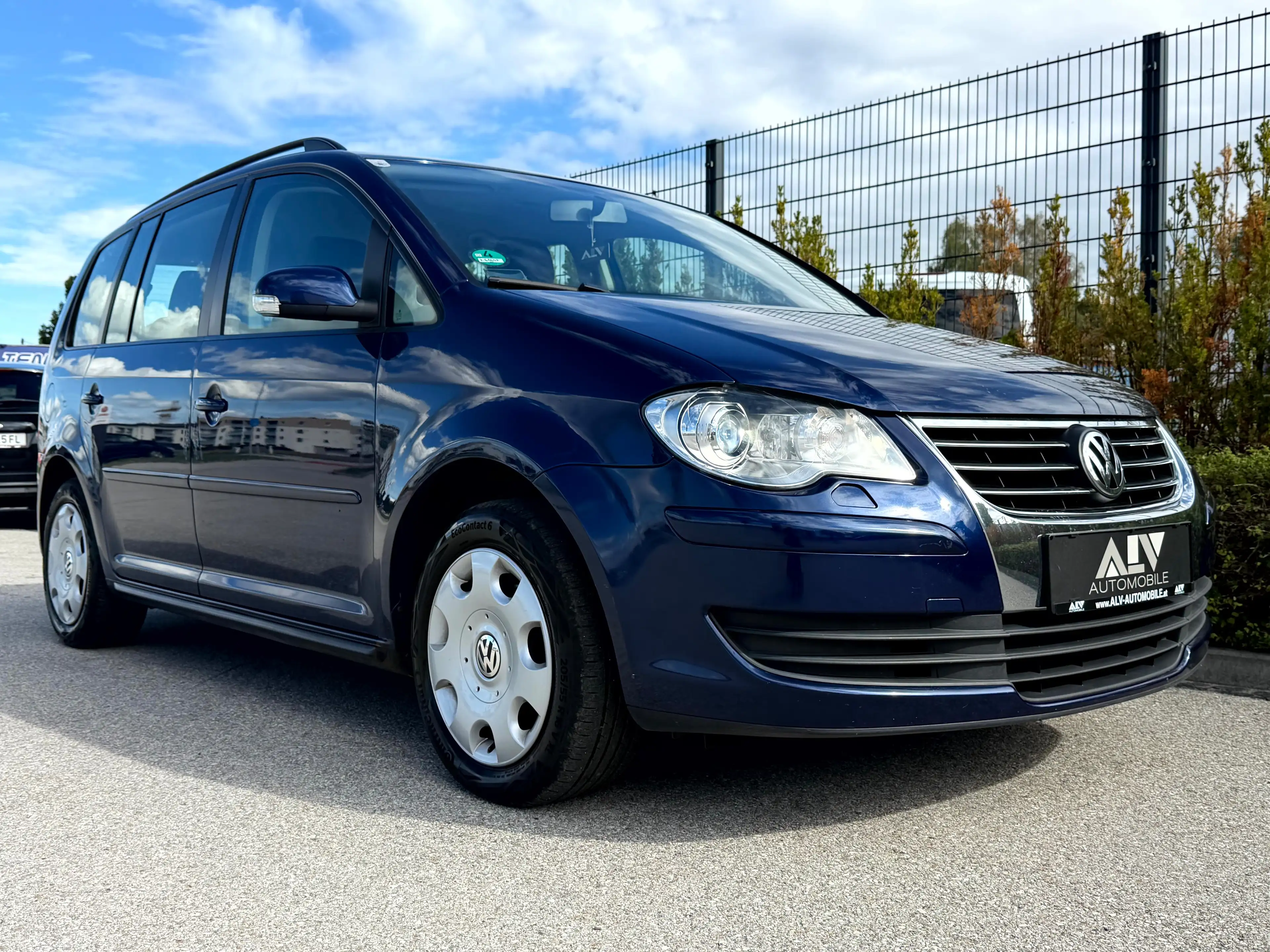 Volkswagen Touran Trendline 2,0 TDI DSG Automatik Xenon 1.Besitz! — photo 3