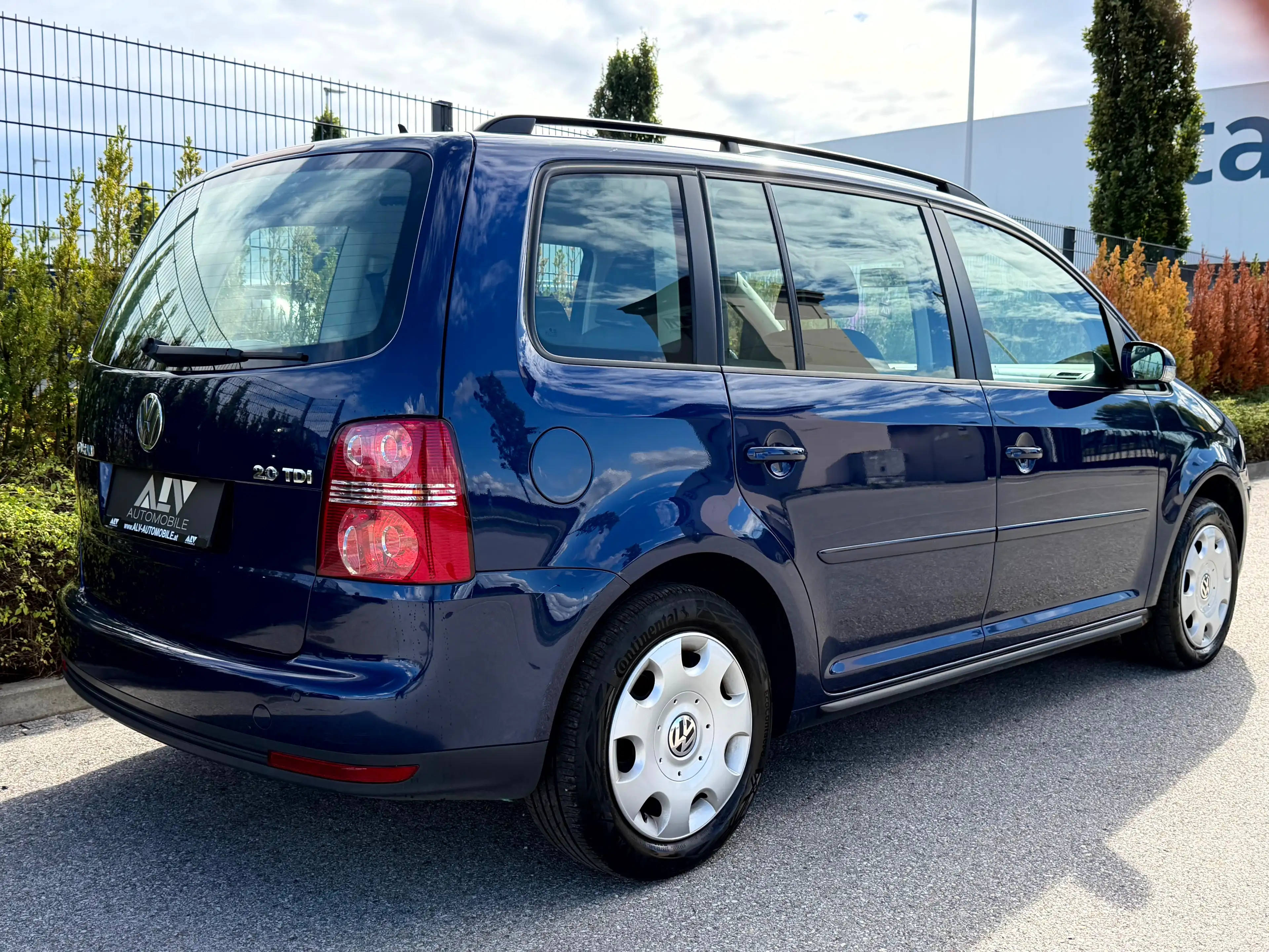 Volkswagen Touran Trendline 2,0 TDI DSG Automatik Xenon 1.Besitz! — photo 4