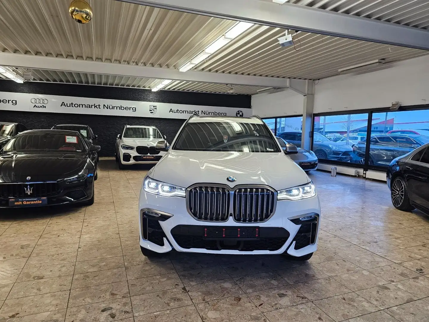 BMW X7 M i/SOFTCLOSE/LASER/7 SITZER/KAMERA-360/VOLL Biały - 1
